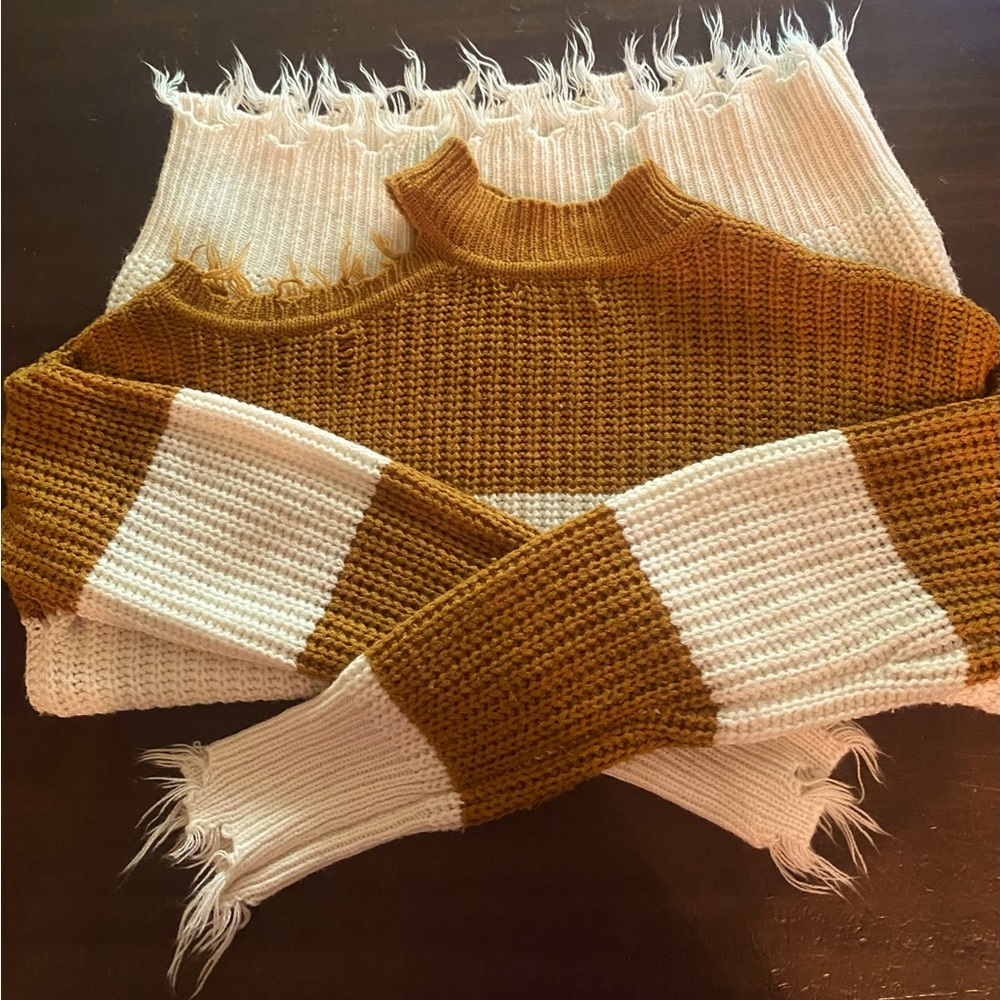 Full Circle Trends Seaters Juniors SZ Med great for Fall or Halloween, soft.